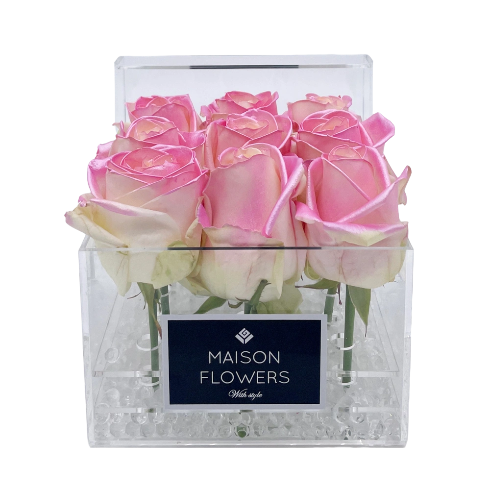baby pink satin rozen in small acrylic square box bestellen bij maison flowers