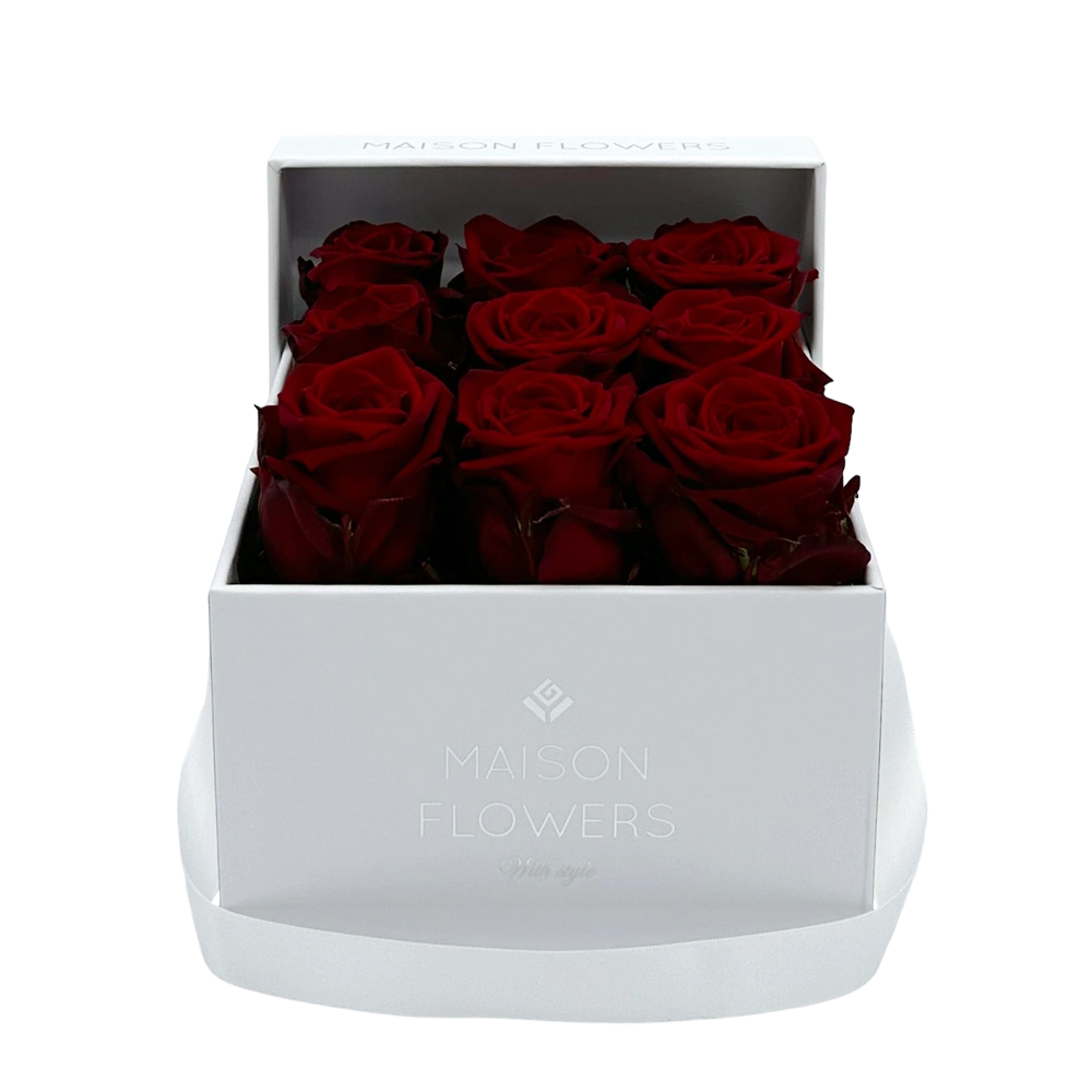 red rozen in small square white box bestellen bij maison flowers