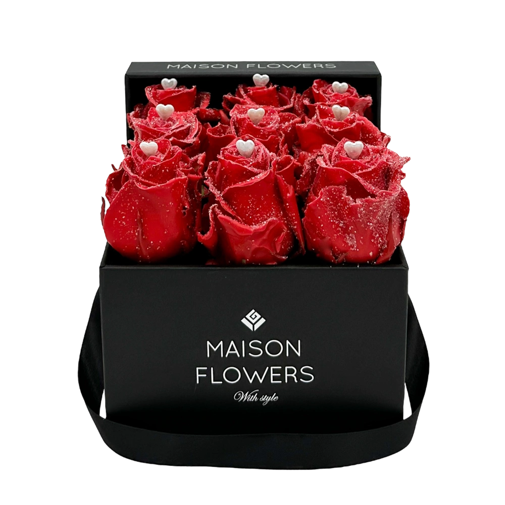choco red love rozen in small square black box bestellen bij maison flowers