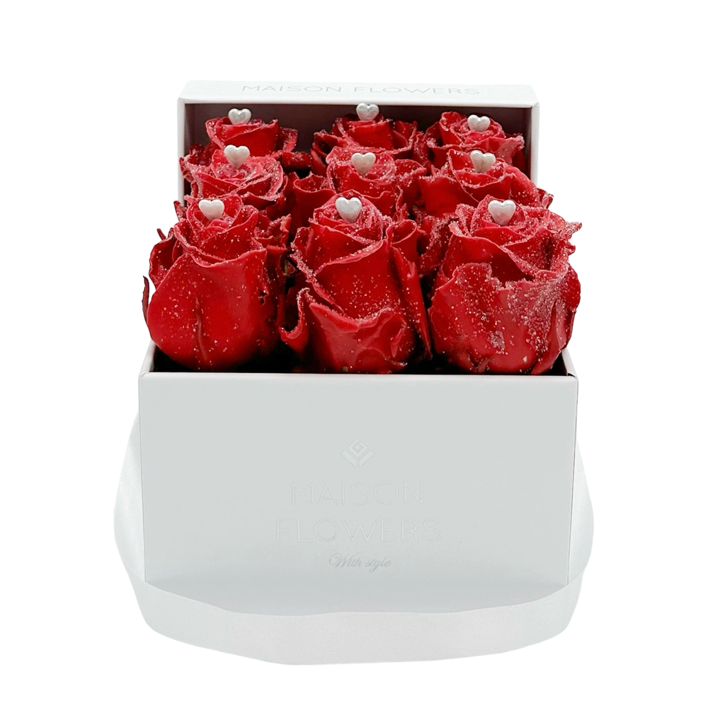choco red love rozen in small square white box bestellen bij maison flowers